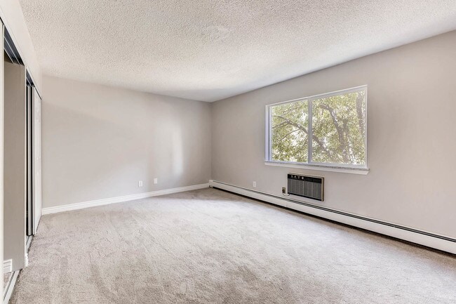 Foto del edificio - 6940 E Girard Ave