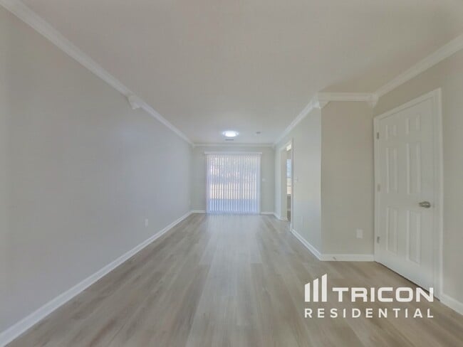 Building Photo - 105 Great Oaks Way