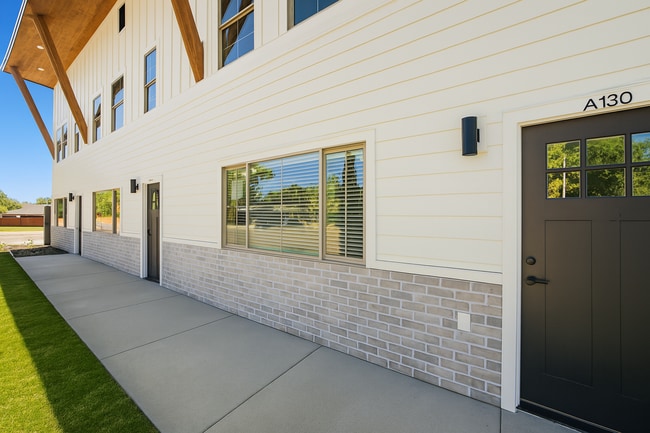Building Photo - 1 MONTH FREE RENT when you move in before ...