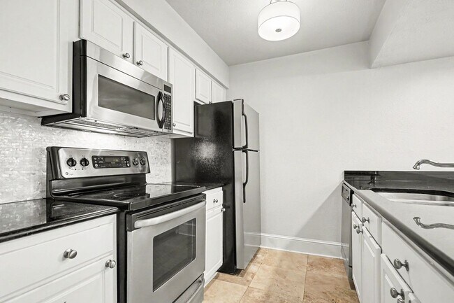 Foto del edificio - 5926 Sandhurst Ln