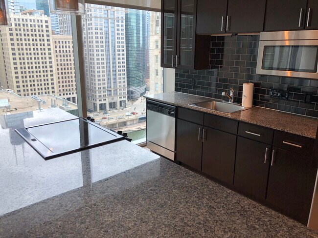 Foto del edificio - 350 N Clark St