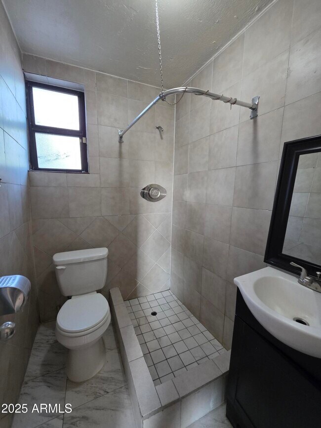 Foto del edificio - 2135 W Hadley St