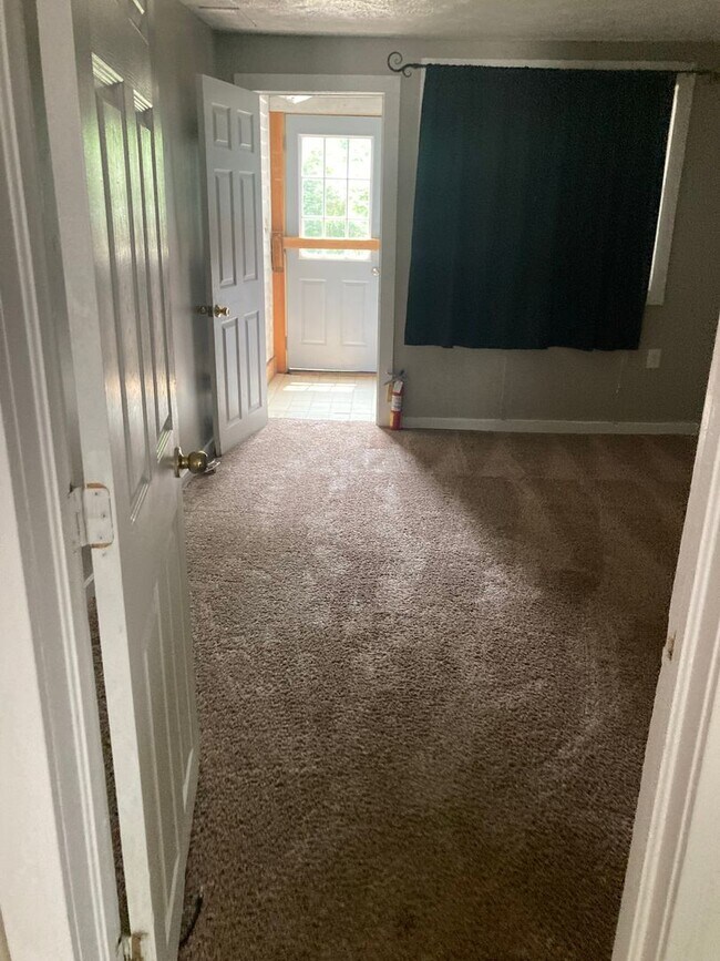 Foto del edificio - 3 BED HOME WITH BACKYARD AND GARAGE