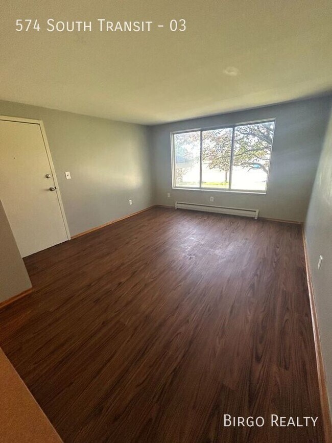 Foto del edificio - AMENITIZED 2 BD / 1 BA APARTMENT in LOCKPO...