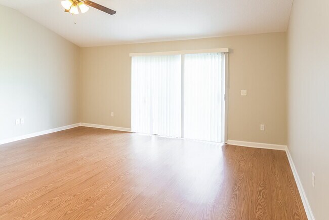 Foto del edificio - 9373 Prosperity Lake Dr