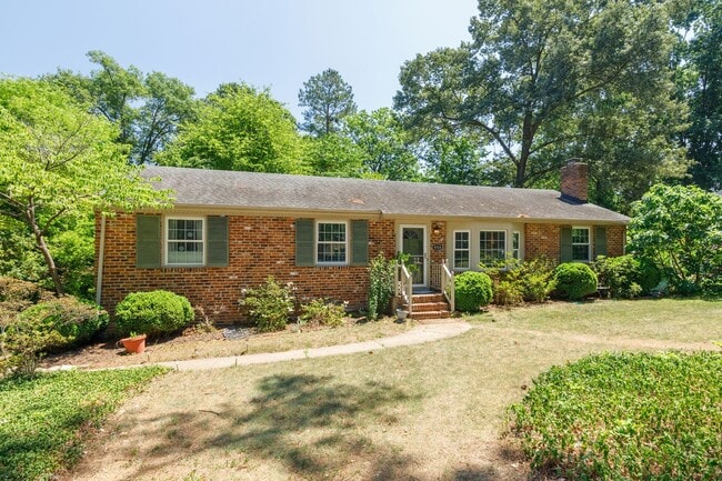 Building Photo - Beautiful Single-Level Home with In-Law Suite and Expansive Yard ***Available Early August 2026***