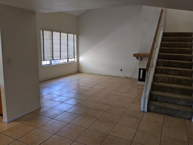 Foto del edificio - 3 Bedroom 2 Bathroom Close to ASU! $1,999 ...