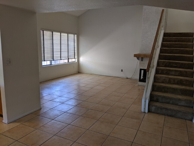 Building Photo - 3 Bedroom 2 Bathroom Close to ASU! $2099 a...