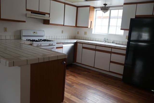 Building Photo - 571 S Evergreen Dr