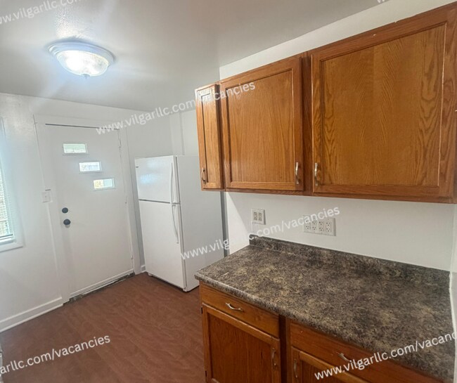 Foto del edificio - 4-bedrooms, 1-Bath - 2-floor Duplex Home