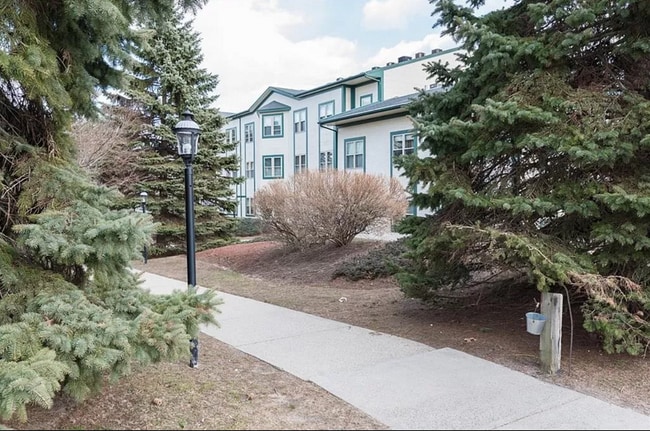 Foto del edificio - Large One Bedroom Condo For Rent in Lockwood Condominiums!