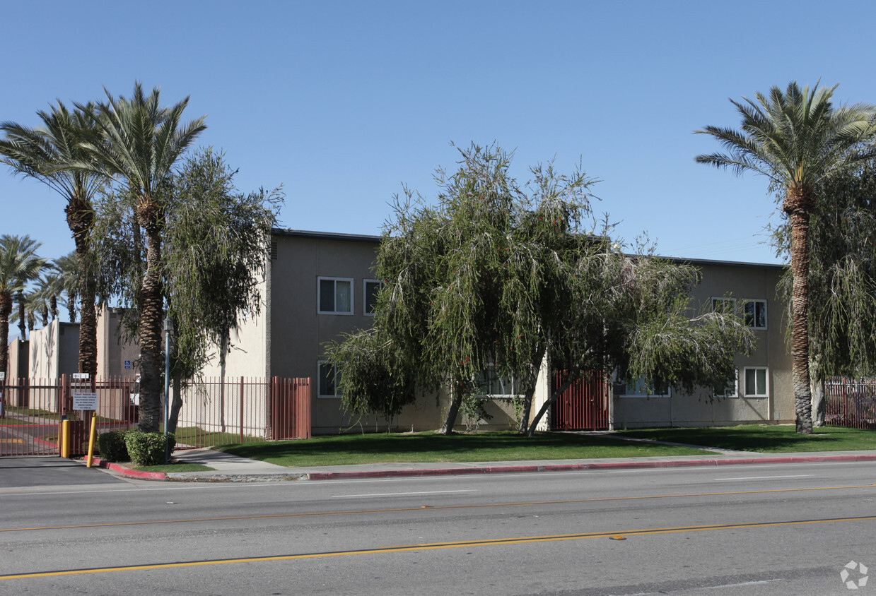 Building Photo - Desert Oasis Apartments