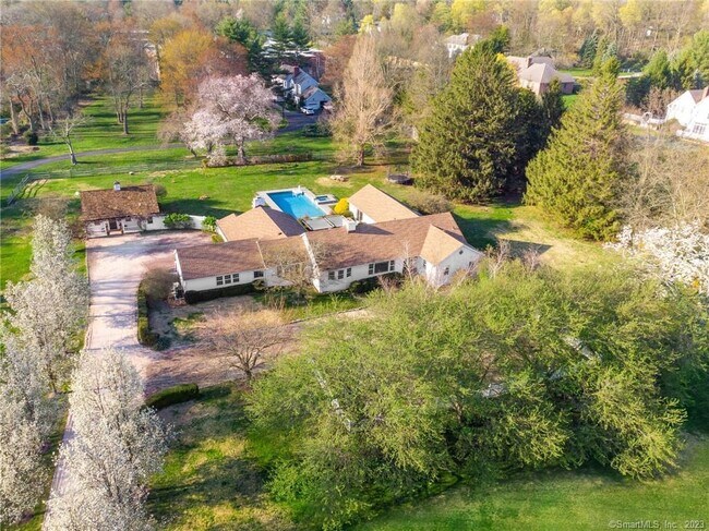 Foto del edificio - 580 Middlesex Rd