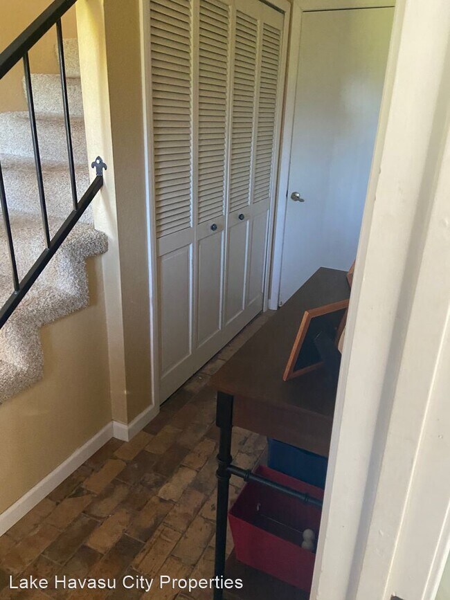 Building Photo - 2 br, 3 bath House - 1566 Palace Way #27