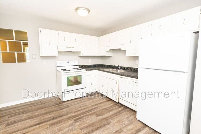 Building Photo - 901 Forest Dale Ln