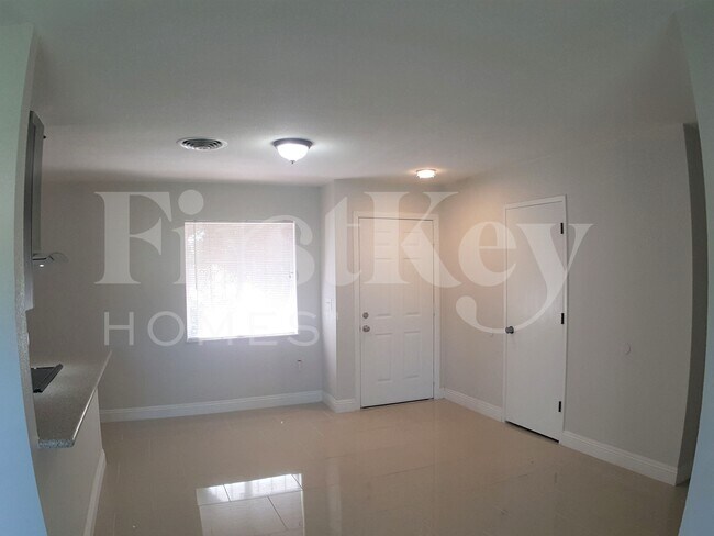 Building Photo - 1209 Ralph Cir