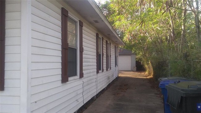 Foto del edificio - 8189 Stillwell Ln