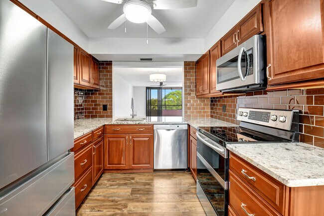 Foto del edificio - 2070 Homewood Blvd