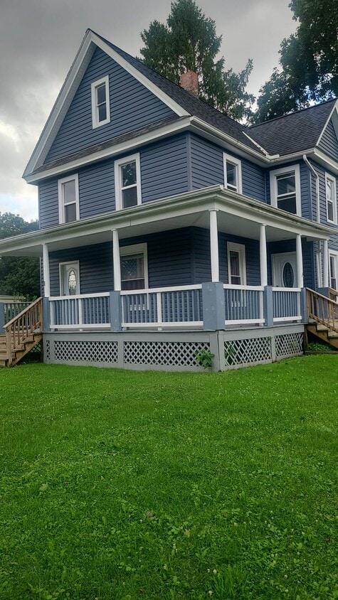 Primary Photo - 38 River St