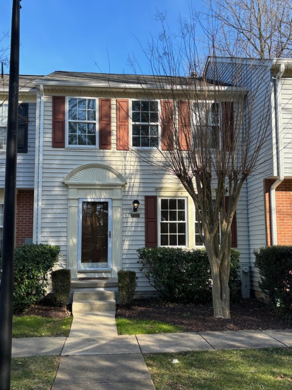 Primary Photo - 1331 Farley Ct S