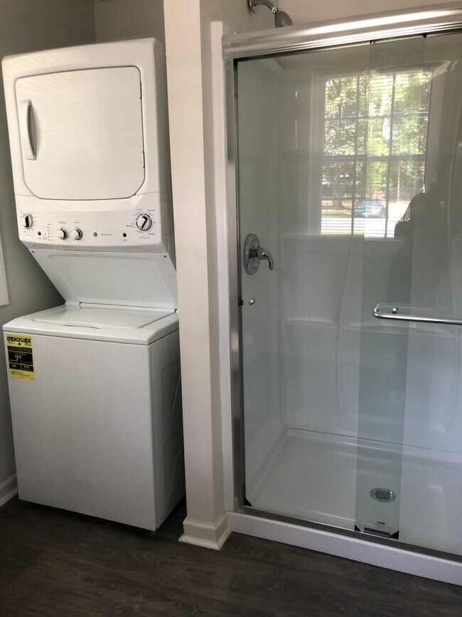 Washer and dryer in suite - 6818 Rockwell Blvd W