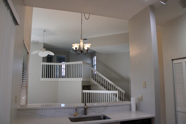 Foto del edificio - 2456 Treasure Isle Dr