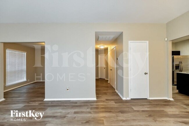 Foto del edificio - 1519 Cedarcrest Cir