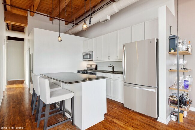 Foto del edificio - 1733 W Irving Park Rd