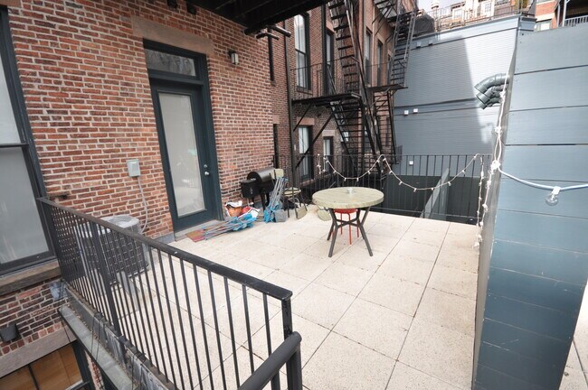 Foto del edificio - 658 Massachusetts Ave