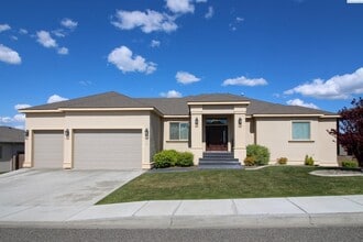 Building Photo - 3818 W 48th Ave