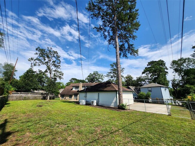 Foto del edificio - 408 Shadywood Cir