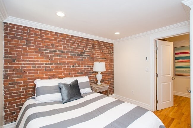 Building Photo - 388 Marlborough St