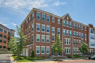 Building Photo - 3073 Rittenhouse Cir