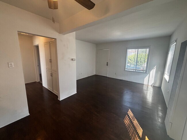 Foto del edificio - Charming and Bright 2 bed 1 bath in Point ...