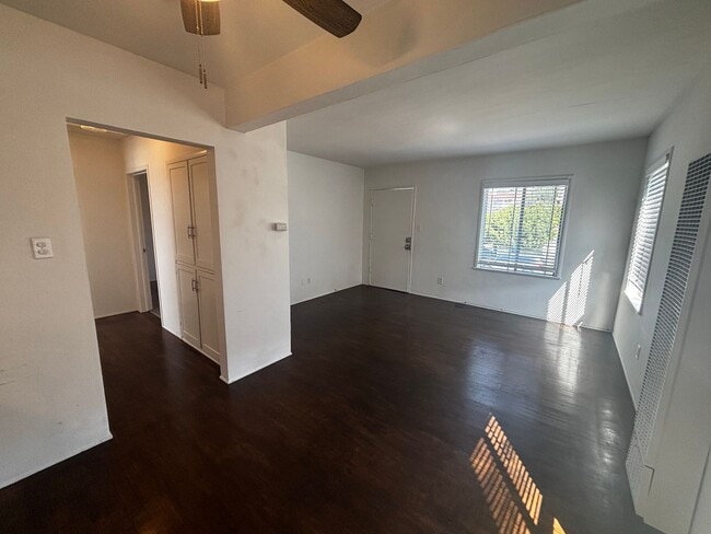 Building Photo - Charming and Bright 2 bed 1 bath in Point ...