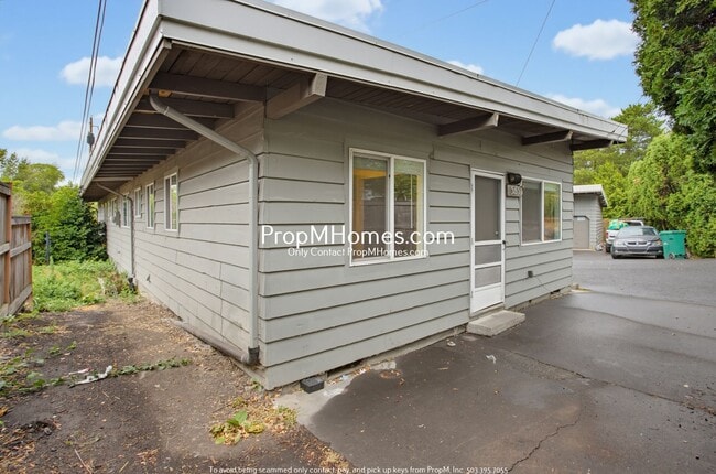 Building Photo - 5853 SW Oleson Rd