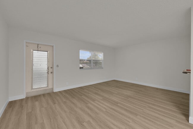 Building Photo - 146 Saxony D