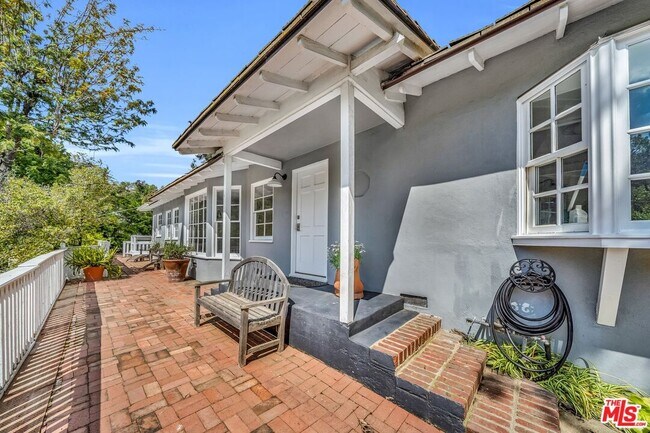 Building Photo - 2395 Nichols Canyon Rd