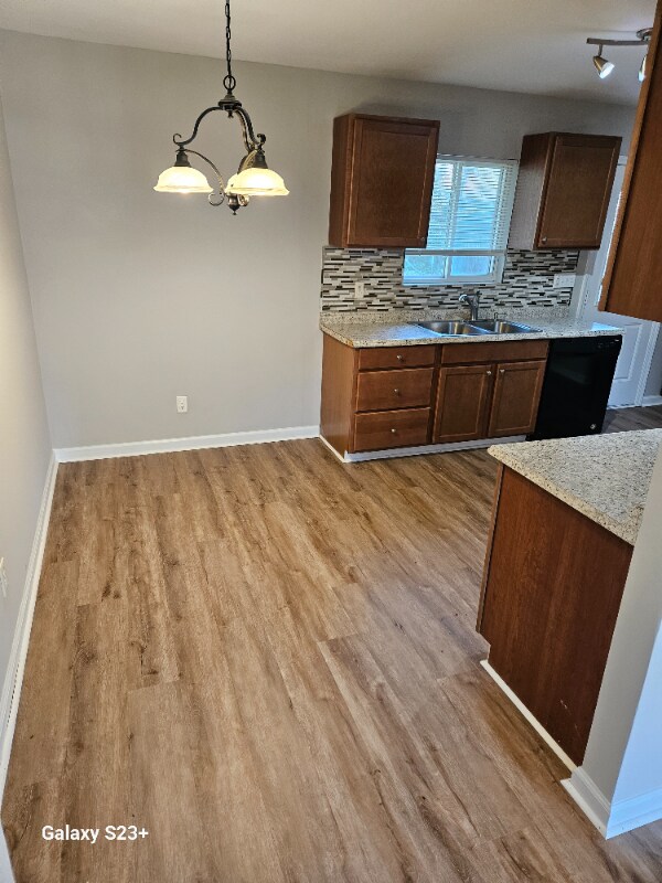 Foto del edificio - 4538 Sheraton Rd