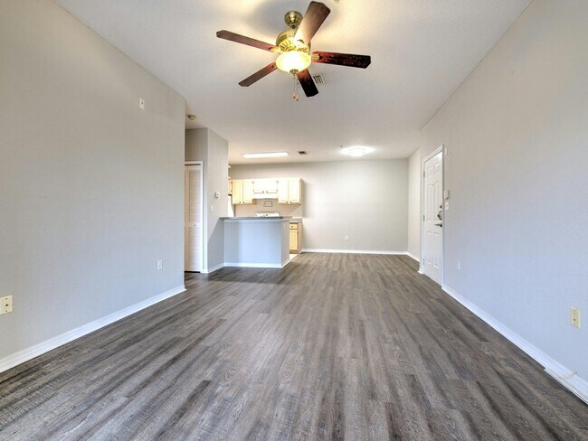 Foto del edificio - 5519 Legacy Crescent Pl