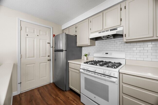 Building Photo - 50 Brookside Dr