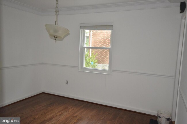 Foto del edificio - 10610 Lexington St