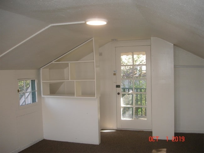 Building Photo - 1721 Spruce Ave