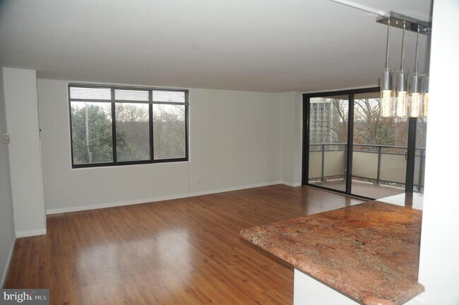 Foto del edificio - 5225 Pooks Hill Rd