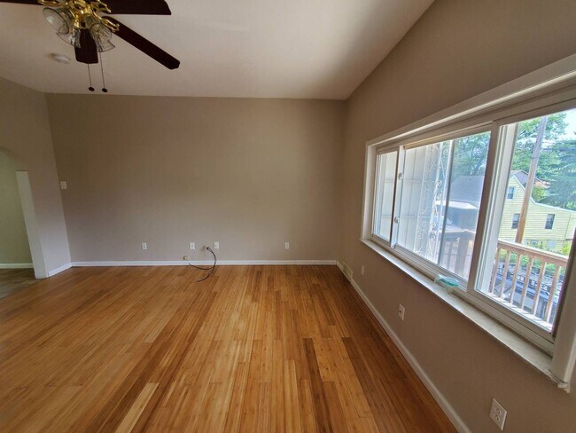 Building Photo - AVAILABLE JULY 2024 -Charming 3 Bedroom Ho...