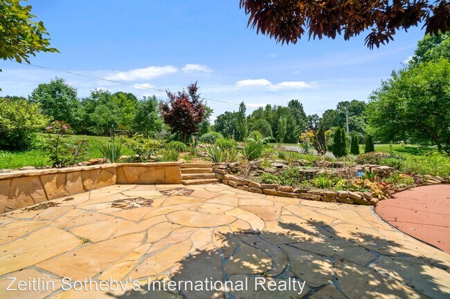 Foto del edificio - 3 br, 2 bath House - 1042 Fort Hill