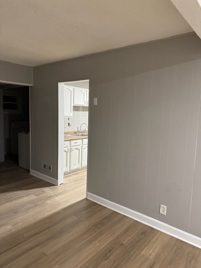 Building Photo - 7601 E 108th St