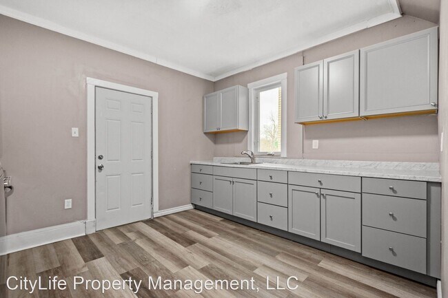 Building Photo - 3 br, 1.5 bath House - 1102 Main Street