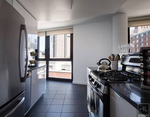 Building Photo - Tribeca apartment 2 Bed/2Bath on Warren St...