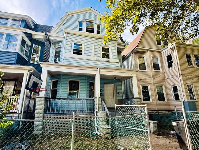 Building Photo - 261 Amherst St